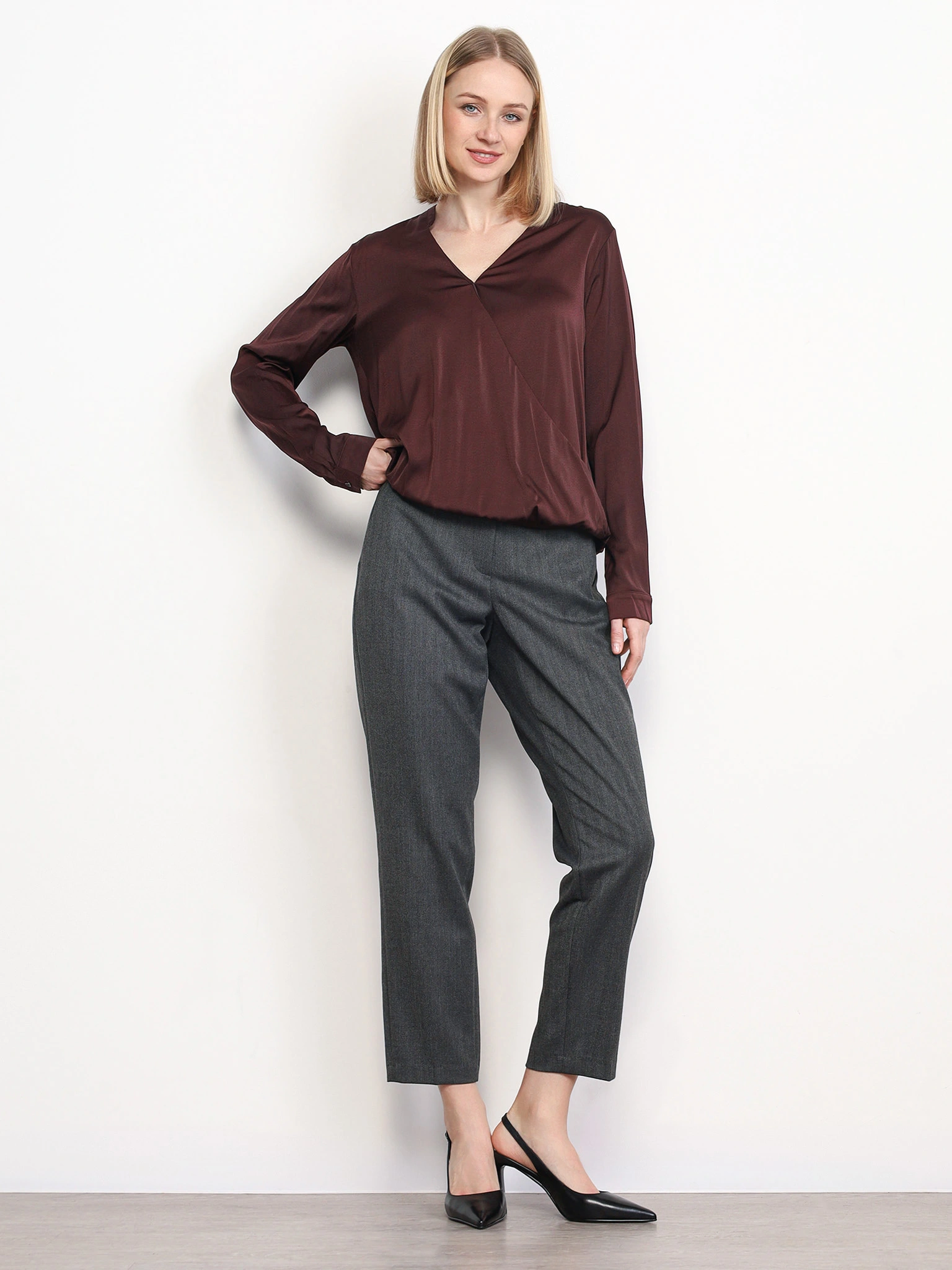 Блуза с запахом темно-бордового цвета